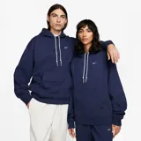 Hoodie Nike azul marino de corte holgado, con cordones blancos y logo Swoosh bordado en blanco en el pecho.