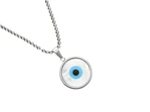 Collar de acero plateado con cadena de bolitas y dije redondo con diseño de ojo turco con centro negro, iris celeste y base de nácar.