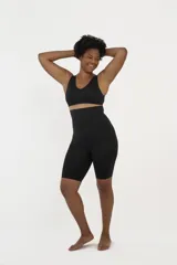 Calza modeladora negra con faja alta.