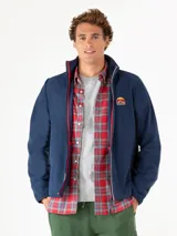 Campera de micropolar azul marino con cierre frontal, cuello alto y logo bordado en el pecho.