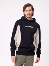 Canguro azul marino con capucha, bolsillo canguro frontal y paneles laterales en color bordó con ribetes blancos. Logo "Rusty" estampado en el pecho.