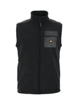 Chaleco de polar negro con cierre frontal completo, cuello alto y bolsillo frontal con solapa en el pecho que incluye el logo de la marca.