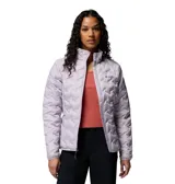 Campera técnica Columbia con tecnología de sellado térmico, diseño acolchado con patrón geométrico, cierre frontal completo, cuello alto y bolsillos laterales con cierre.