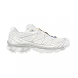 Championes Salomon modelo XT-6, color blanco con detalles en gris claro. Presentan un diseño técnico con malla transpirable, refuerzos laterales sintéticos y sistema de cordones de ajuste rápido.