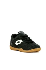 Zapatos de fútbol sala Lotto modelo Stadio ID T, color negro con detalles en blanco y suela de goma color camel.