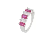 Anillo de plata 925 con cristales rectangulares color fucsia y blanco.