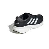 Championes de running Adidas Supernova 2.0, color negro con las icónicas tres tiras laterales en blanco y suela con tecnología de amortiguación blanca.