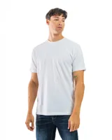 Remera de corte clásico con cuello redondo, confeccionada en algodón preencogido para mayor durabilidad y comodidad.