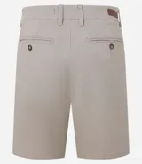 Bermuda de sarga blanca para hombre, de corte slim, con bolsillos laterales y traseros con botón.