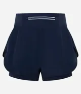 Bermuda deportiva tipo runner, color verde menta, confeccionada en microfibra con cintura elástica. Tiene un corte holgado y bajo redondeado.