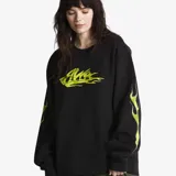 Buzo negro de cuello redondo con logo de Alva Skates estampado en el pecho y llamas estampadas en las mangas.