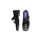 Zapatos tipo Mary Jane Eme Studios modelo Daisy, de color negro con acabado brillante y 100% piel auténtica. Presentan un diseño estructurado con puntera cuadrada, correa en T con hebilla metálica dorada y suela con la marca grabada en el lateral.