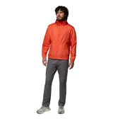 Campera cortaviento Columbia Flashback II color naranja, con capucha, cierre frontal de cremallera y bolsillos laterales. Cuenta con tecnología Omni-Shade para protección solar.