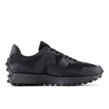Championes New Balance modelo 327 color negro, confeccionados en malla y cuero, con diseño inspirado en los años 70 y suela de goma con relieve.