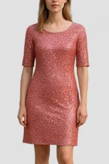 Vestido corto de fiesta color rosa con lentejuelas.