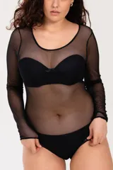 Body negro de microtul de manga larga con escote redondo y abertura en la espalda.