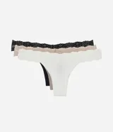 Kit de tres bombachas tipo colaless de talle medio, confeccionadas en algodón con cintura de encaje. Incluye una en color blanco, una en beige y una en negro.