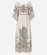 Vestido evasê midi confeccionado en viscolino, con mangas amplias, escote cuadrado en el busto y en la espalda, recorte en la cintura, lastex en la espalda y estampa de arabescos con estilo étnico en el tronco, mangas y en la bajo.