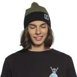 Gorro de lana con diseño color block, negro en la parte inferior y verde oliva en la superior. Tiene un parche con el logo de la marca Captain Fin en el frente.