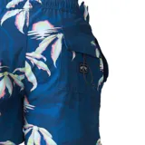 Short de baño azul con estampado de hojas de palmera y puesta de sol.