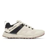 Championes de senderismo Columbia Facet 75 Outdry, color beige con detalles en negro. Presentan tecnología impermeable OutDry, sistema de ajuste Navic Fit y suela Adapt Trax para tracción en diversos terrenos.