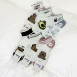 Pack de seis pares de medias blancas con diferentes estampados de animales y frases.