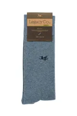 Media lisa color arena de la marca Legacy Co., con logo bordado en azul oscuro. Tejido multi-stretch de algodón para frescura y confort.