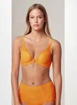 Soutien de micro tul y encaje color naranja, marca Montelle. Bajo busto con aro y copa formada. Breteles fijos, regulables. Abrocha detrás en tres posiciones.
