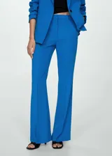 Pantalon de vestir color azul, con diseño wide leg, tiro medio y cierre lateral invisible.