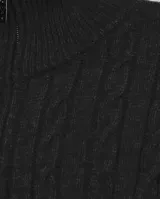 Chaleco largo de punto trenzado color gris con cuello alto y cierre frontal con cremallera metálica.