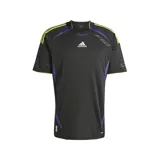 Remera de fútbol Adidas F50 negra con detalles en violeta y amarillo. Logotipo de Adidas bordado en el pecho e inscripción F50 en el hombro.