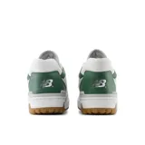 Championes New Balance 550 unisex, color blanco con detalles en verde y gris. Presentan el logo "N" en verde y el número "550" en el lateral.