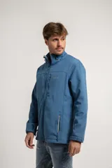 Campera negra de neopreno con cierre frontal y cuello alto.