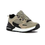 Champión deportivo de estilo retro, color beige y negro, con detalles en blanco en la suela. Presenta una capellada mixta de malla y gamuza sintética, y un logo lateral estilizado. La suela tiene tecnología MAXPROTECT.