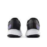 Championes de running New Balance modelo Fresh Foam 680v7, color gris con detalles en negro y azul.