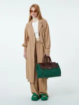 Túnica gris de lino y viscosa, de manga larga con botones y bolsillos laterales.