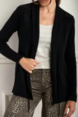 Cardigan color salmón de algodón y elastano, con solapa y lazo ajustable en la cintura.