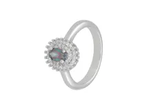 Anillo de plata 925 con topacio místico ovalado rodeado de circonias.
