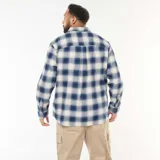 Camisa de manga larga con estampado de cuadros en tonos azul y beige, confeccionada en tejido suave, con cuello clásico y cierre frontal de botones.
