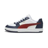 Championes Puma Caven 2.0, color blanco con detalles en azul marino y franja lateral roja. Presenta cordones blancos, perforaciones en la puntera y suela de goma blanca con base azul.