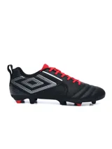 Championes de fútbol Umbro modelo Vision HG, color negro con detalles en rojo y blanco.