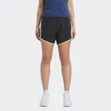Short deportivo Reebok de color negro para mujer, confeccionado en tejido liso de poliéster reciclado. Cuenta con cintura elástica y detalles de ribetes blancos en los laterales y en el dobladillo.