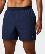Short deportivo Fabletics The Fundamental color negro, con cintura elástica y logo reflectante en el lateral.