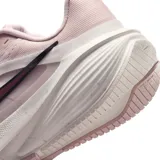 Championes Nike Downshifter 14 de color rosado con suela blanca y logotipo de Nike en negro, diseñados para running y entrenamiento.