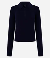 Blusa de punto acanalado marca Blue Steel, con cuello polo estructurado y cierre parcial con cremallera. Presenta un diseño ajustado de manga larga y acabado recto en el ruedo.