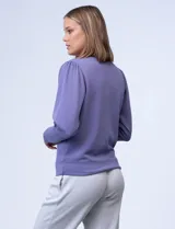 Buzo gris claro de jersey, marca Nanette, con cuello redondo y mangas largas abullonadas con detalle de pinzas en los hombros.