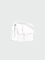 Bandolera Longchamp modelo Box-Trot S, color blanco con correa larga regulable. Presenta cierre con hebilla metálica con el logo de la marca.