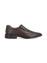 Zapato de vestir tipo mocasín color marrón oscuro, con diseño de costuras frontales y suela de goma negra.