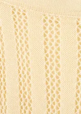 Pantalón largo de punto en color amarillo, con diseño wide leg y forro interior, cintura ajustable con goma.
