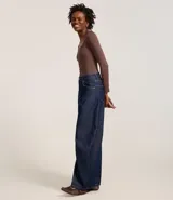 Body marrón de microfibra con escote cuadrado y mangas largas.